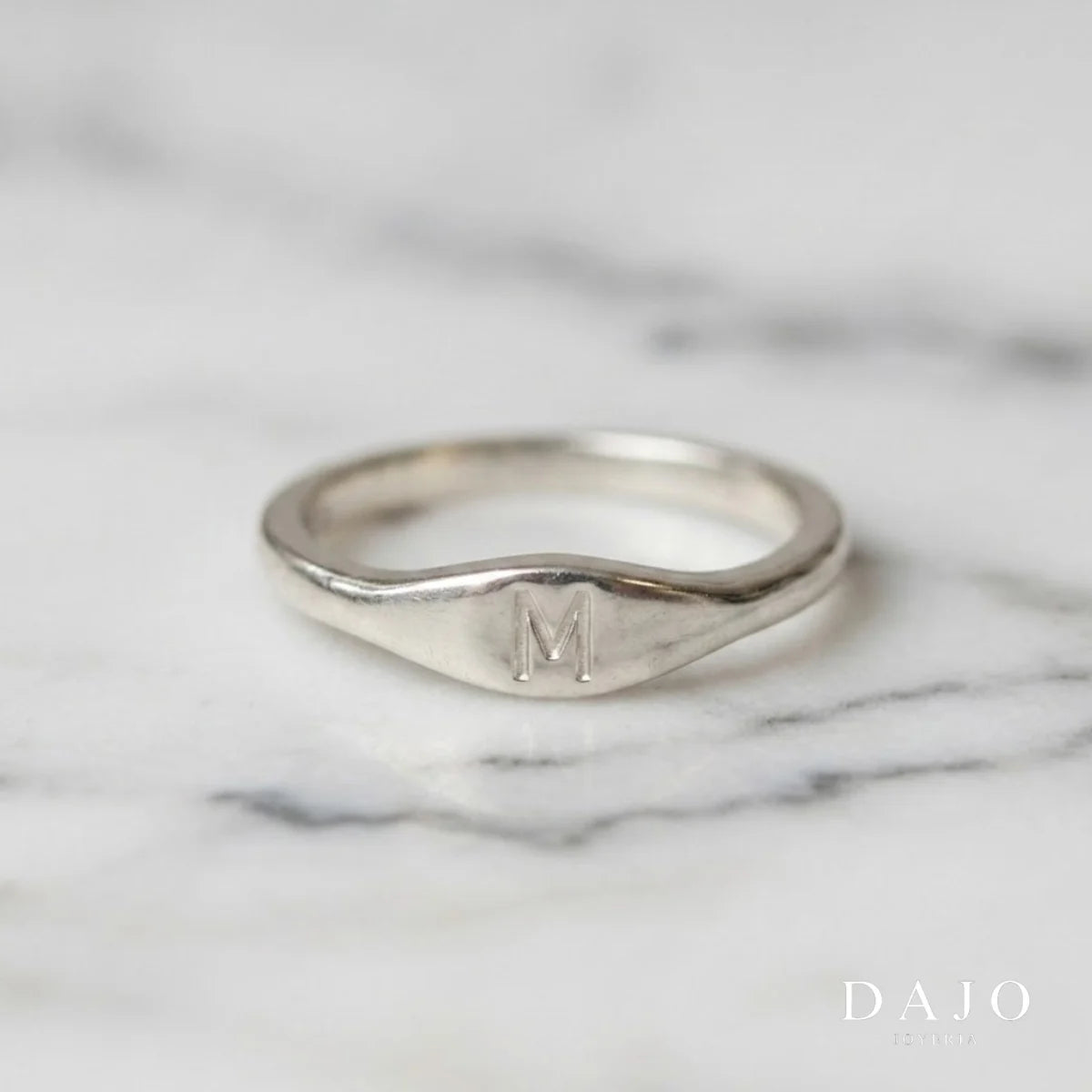Anillo Thai con Inicial plata .925 - regalo para novia o mama | DAJO Joyeria