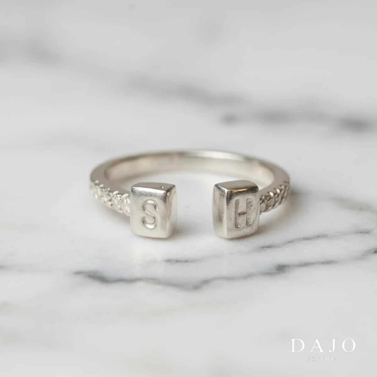 Anillo Cuadros con Inicial plata .925 - regalo para novia o mama | DAJO Joyeria