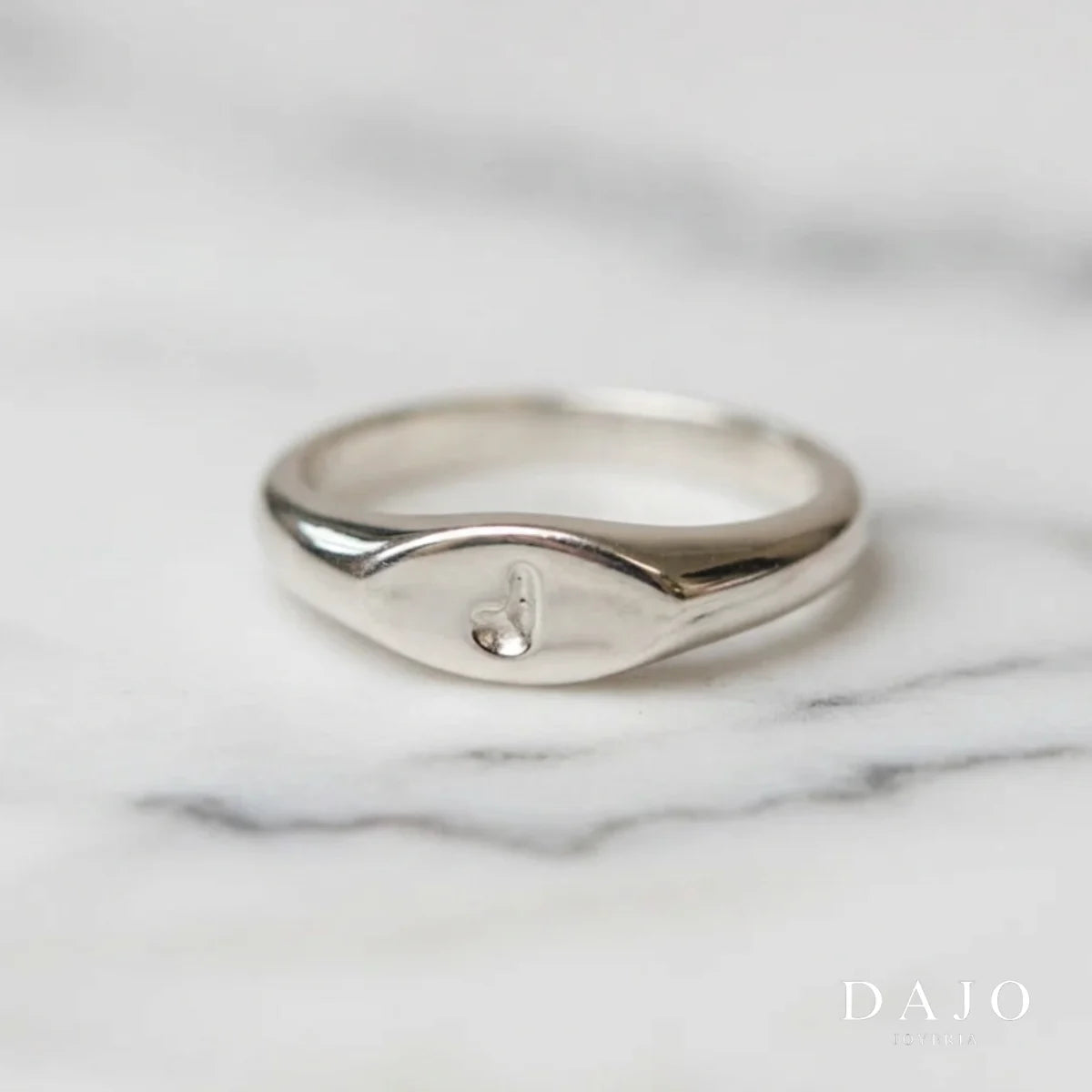 Anillo Oval con Inicial plata .925 - regalo para novia o mama | DAJO Joyeria