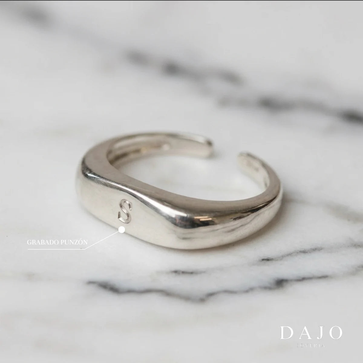 Anillo Rectangular con Inicial plata .925 - regalo para novia o mama | DAJO Joyeria