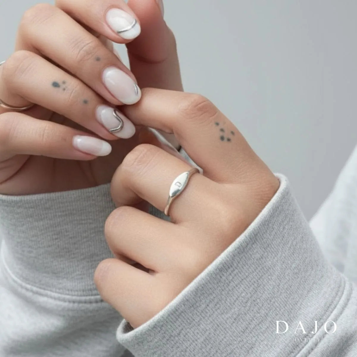 Anillo Botánica con Inicial plata .925 - regalo para novia o mama | DAJO Joyeria