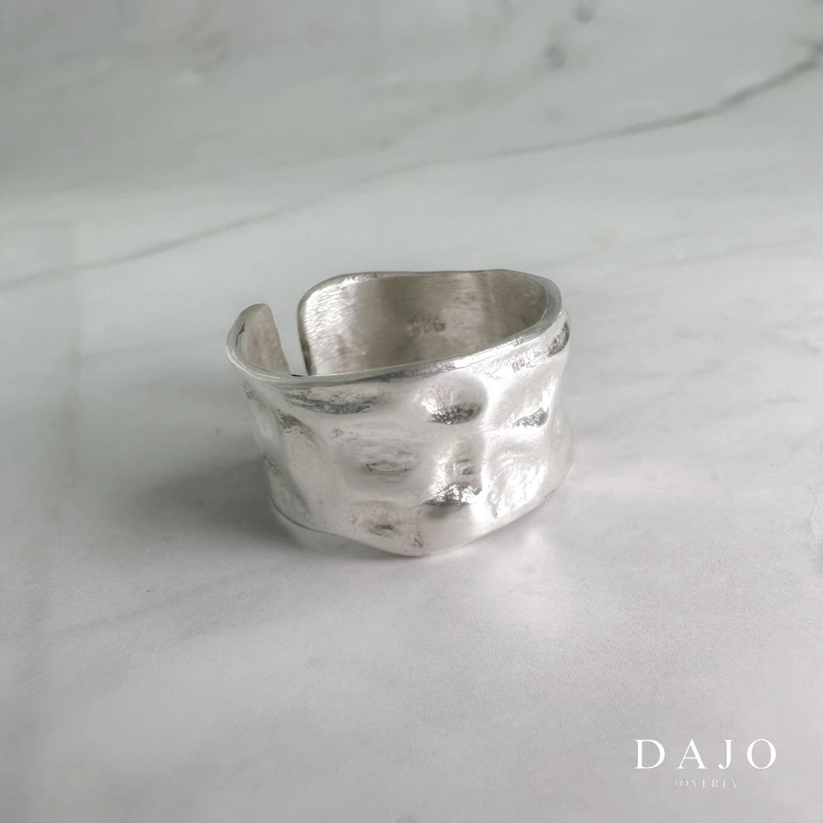 Anillo irregular grande