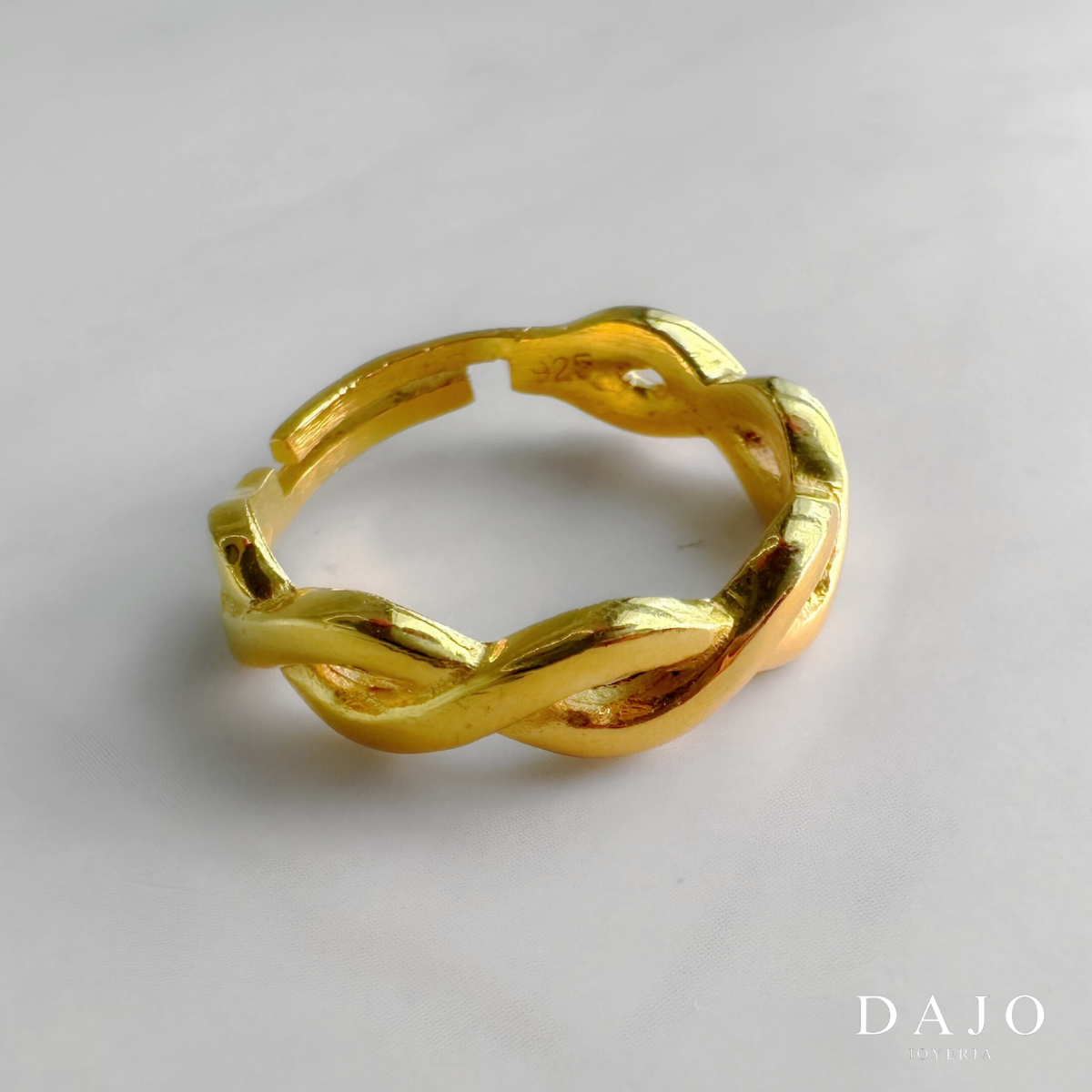 Anillo Trenzado de Plata .925 recubierto de Oro de 14K. Dajo Joyeria
