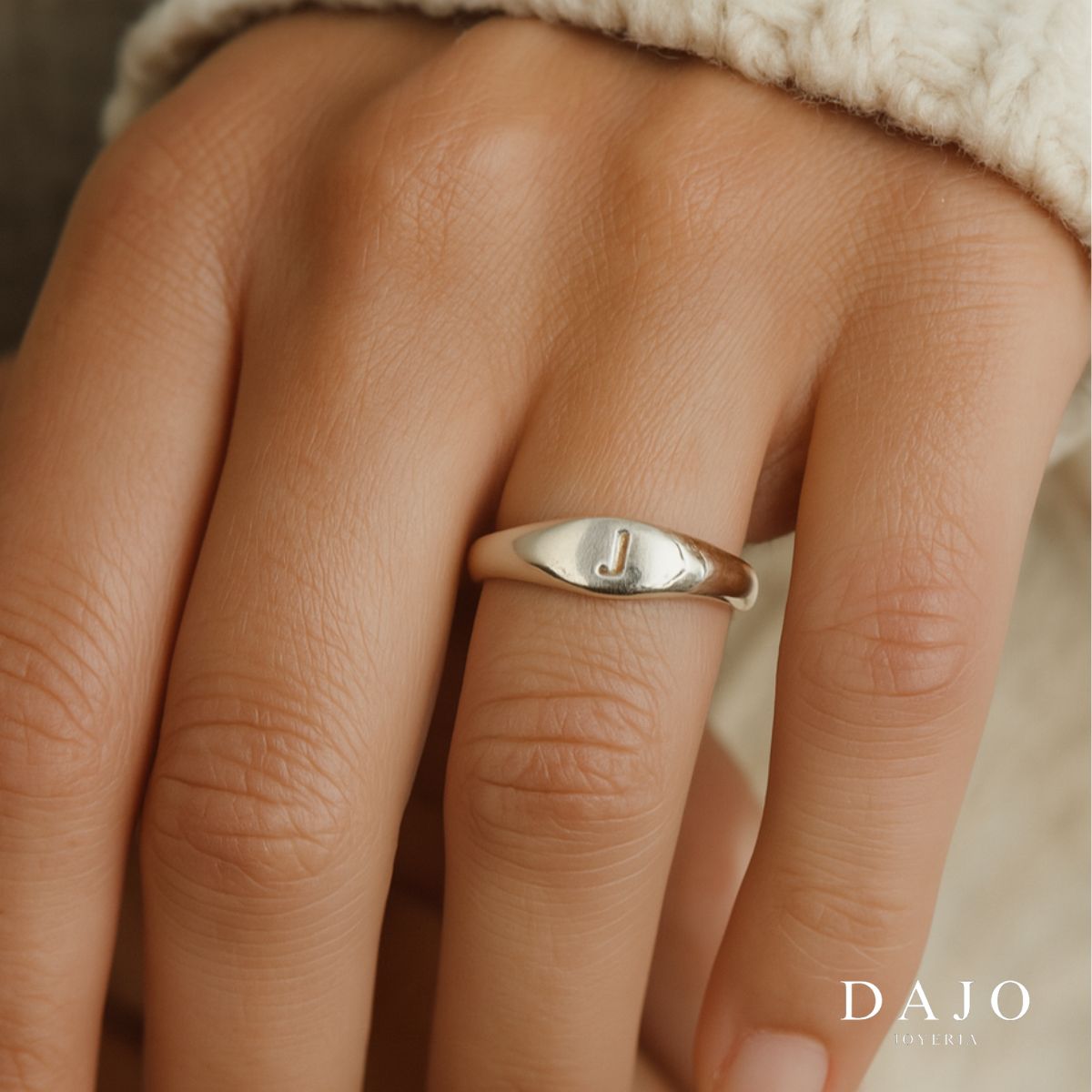 Anillo Oval con Inicial