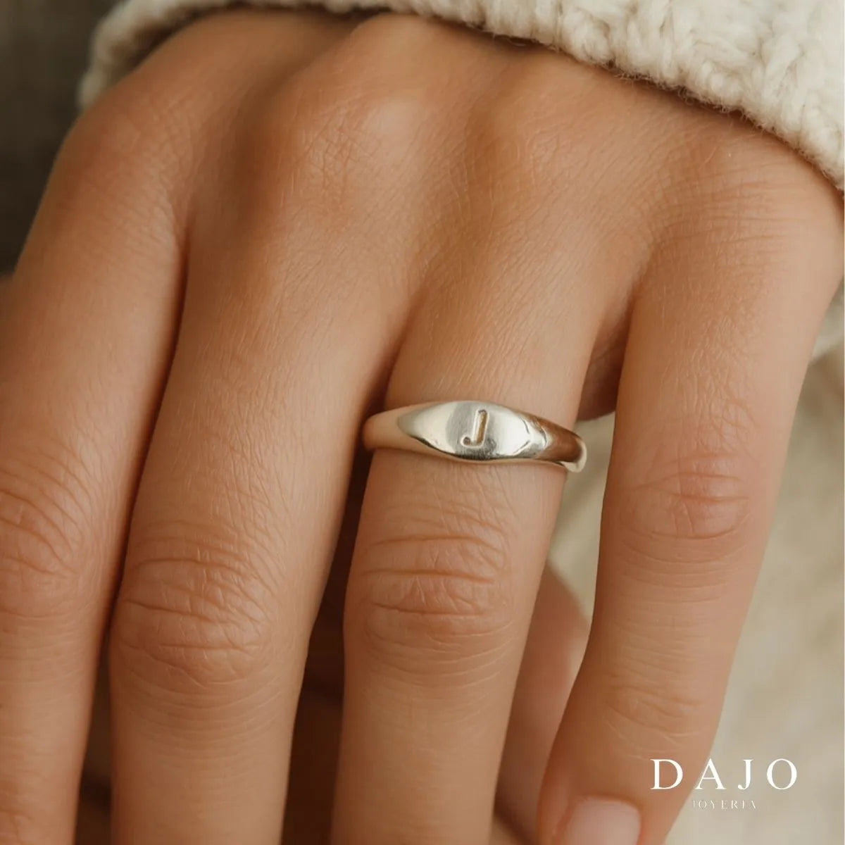 Anillo Oval con Inicial