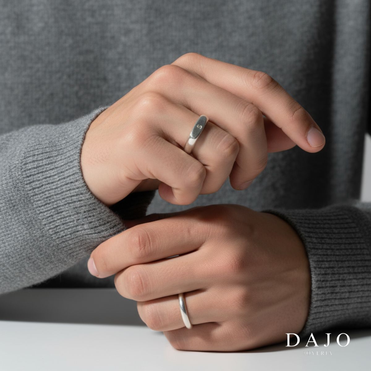 Anillo Rectangular con Inicial