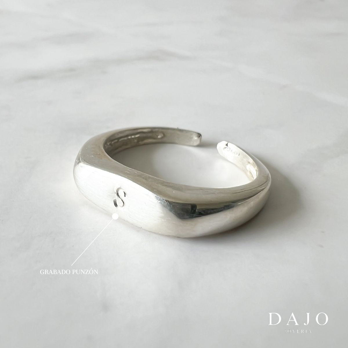 Anillo Rectangular con Inicial