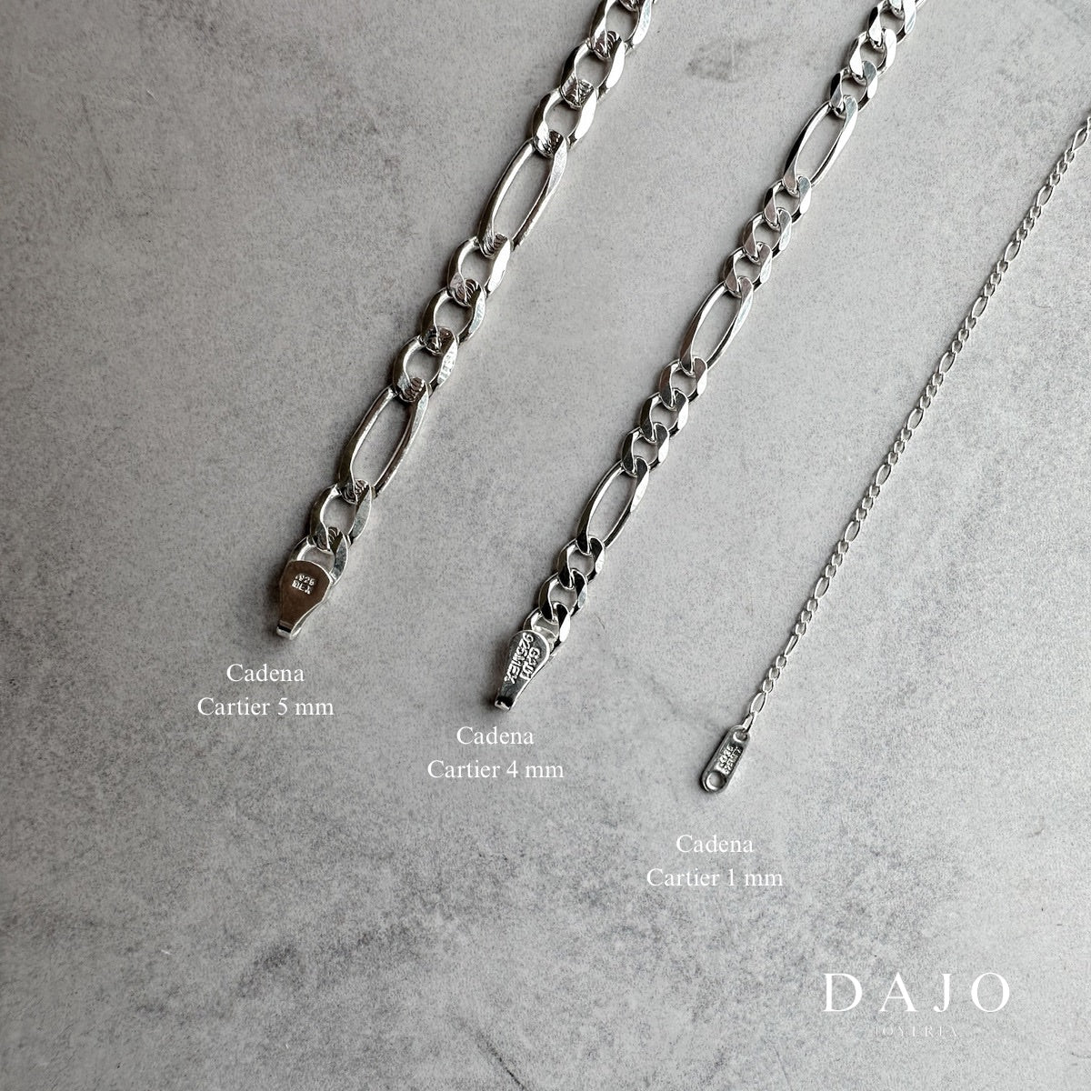 Esta cadena de plata .925 tiene el clásico patrón Figaro: tres eslabones cortos y uno largo.
Con 4 mm de ancho, tiene una presencia llamativa pero elegante, ideal si buscas algo con carácter.
Un diseño atemporal que combina bien con todo y nunca pasa de moda