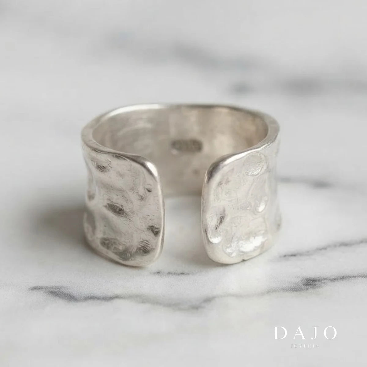 Anillo irregular grande