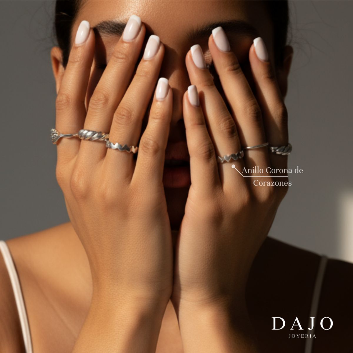 Anillo Corona de Corazones