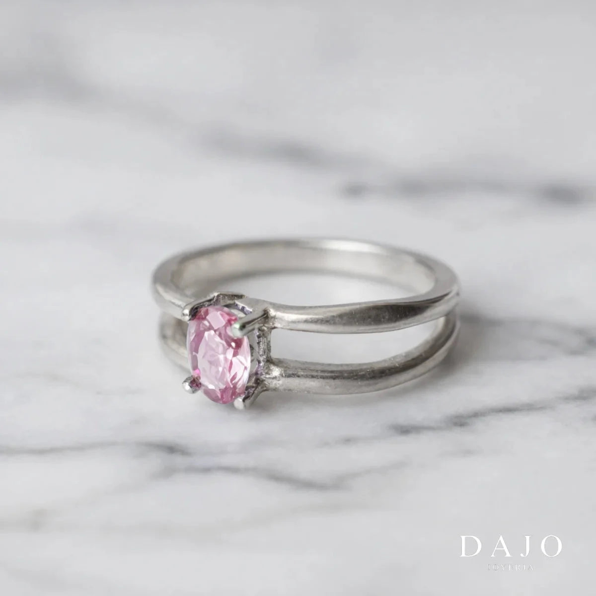 Anillo Birthstone de plata con zirconia color turmalina rosa, Octubre