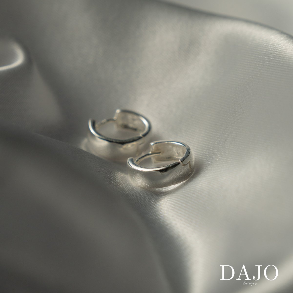 Arete Huggie 1.5 cm plata .925 - regalo para novia o mama | DAJO Joyeria