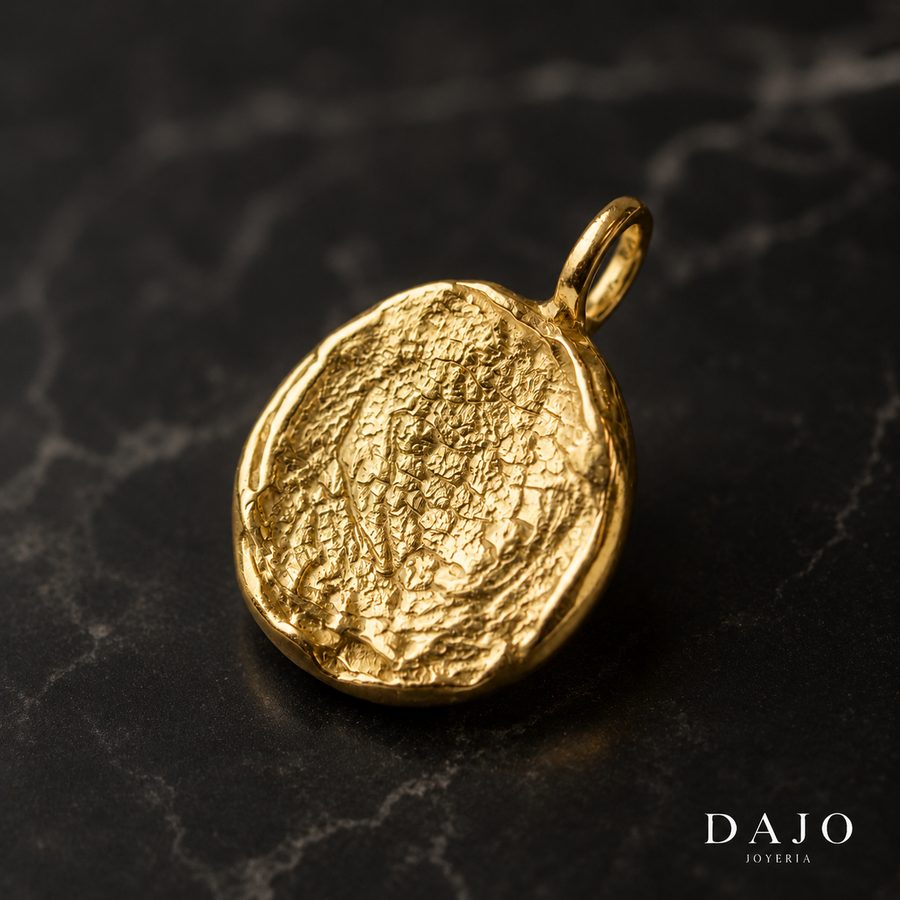 Dije huella en oro sólido