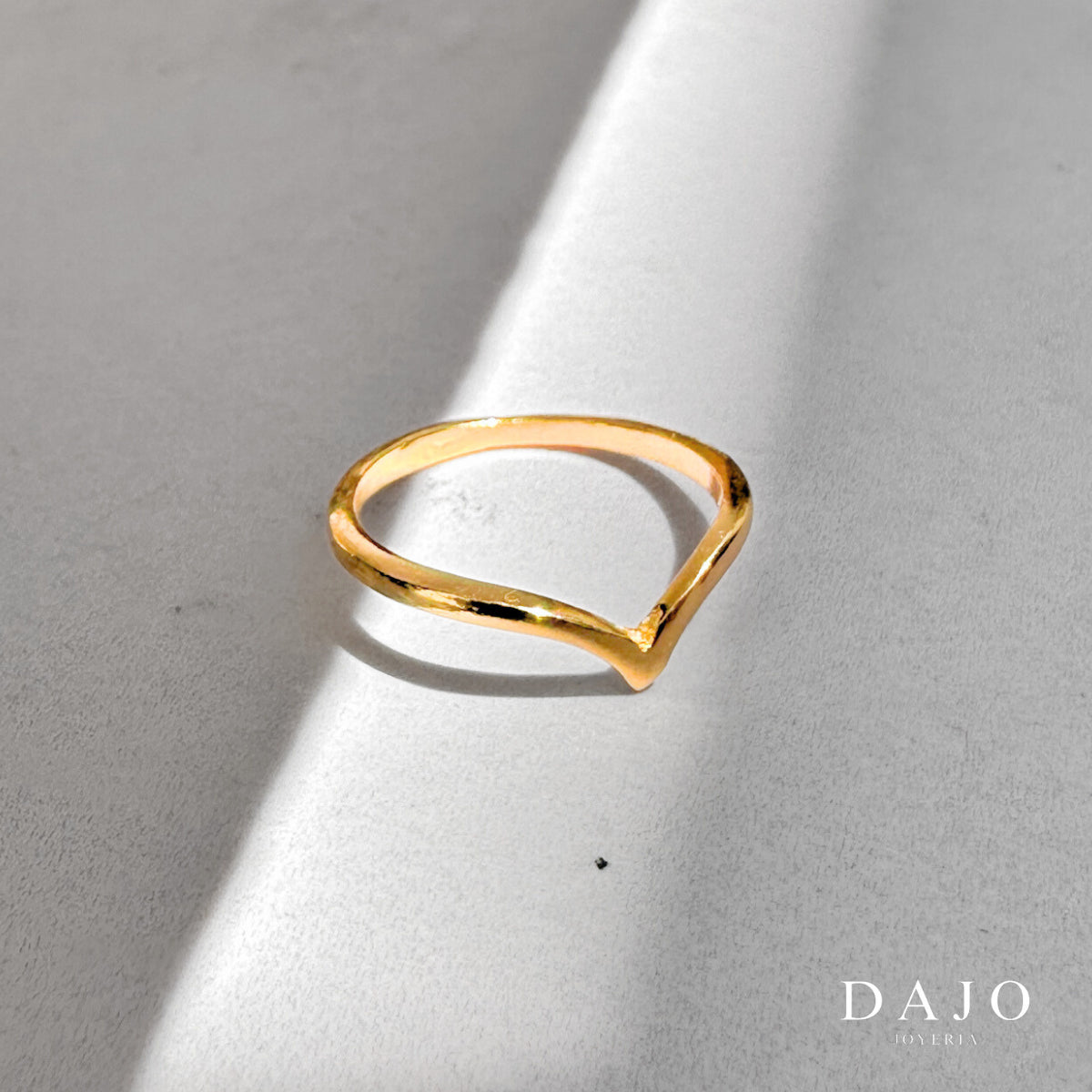 Anillo "V" Oro Sólido