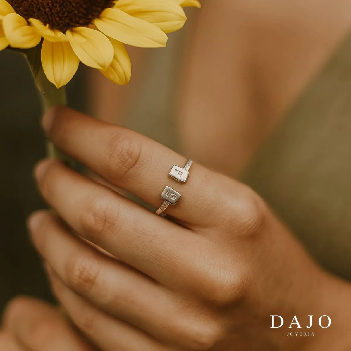 Anillo Cuadros con Inicial