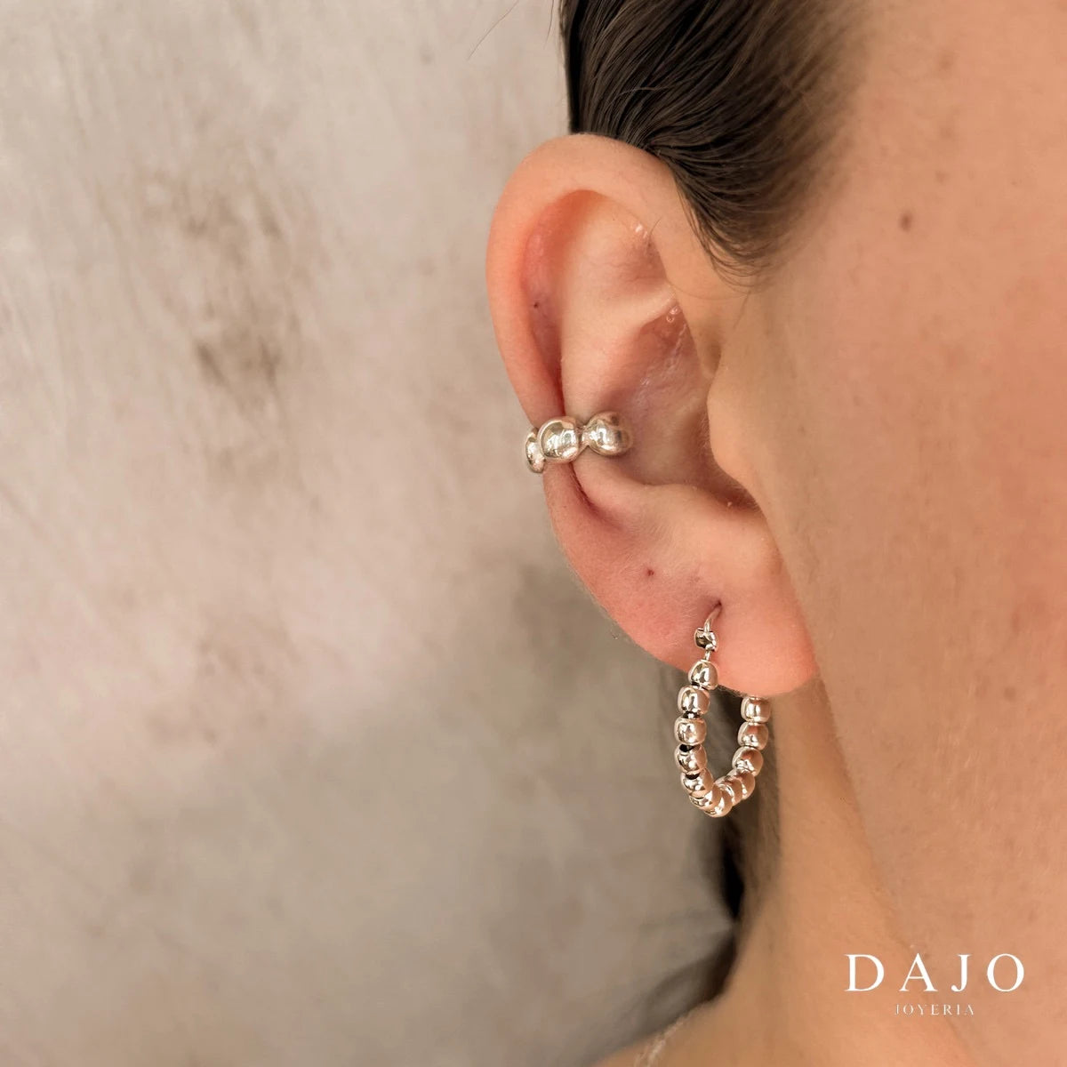 Earcuff Bolas plata .925, pieza hecha a mano en México | DAJO