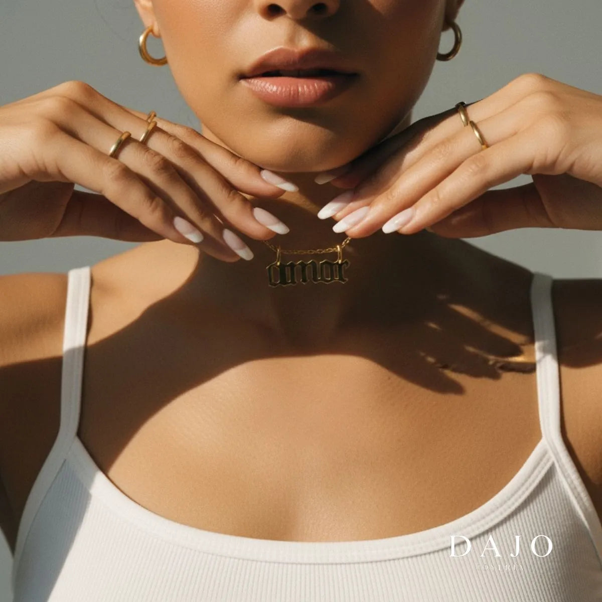 Dije Amor de oro sólido de DAJO, detalle de la letra