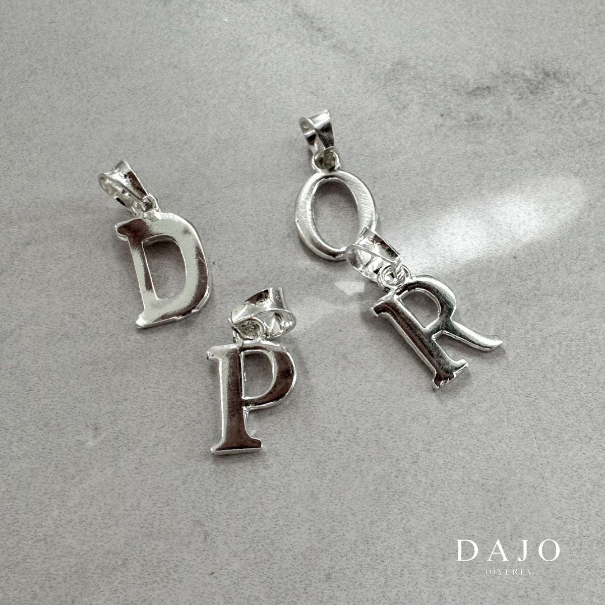 Dije Inicial plata .925 - joyeria artesanal hecha a mano en Mexico | DAJO