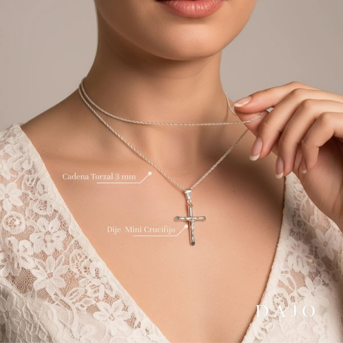 Dije mini crucifijo plata .925, pieza hecha a mano en México | DAJO
