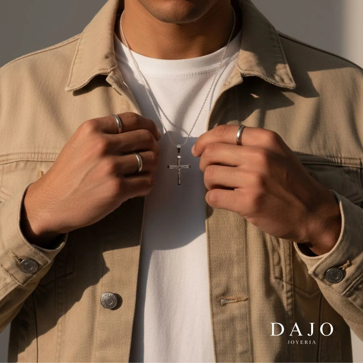 Dije mini crucifijo plata .925, pieza hecha a mano en México | DAJO
