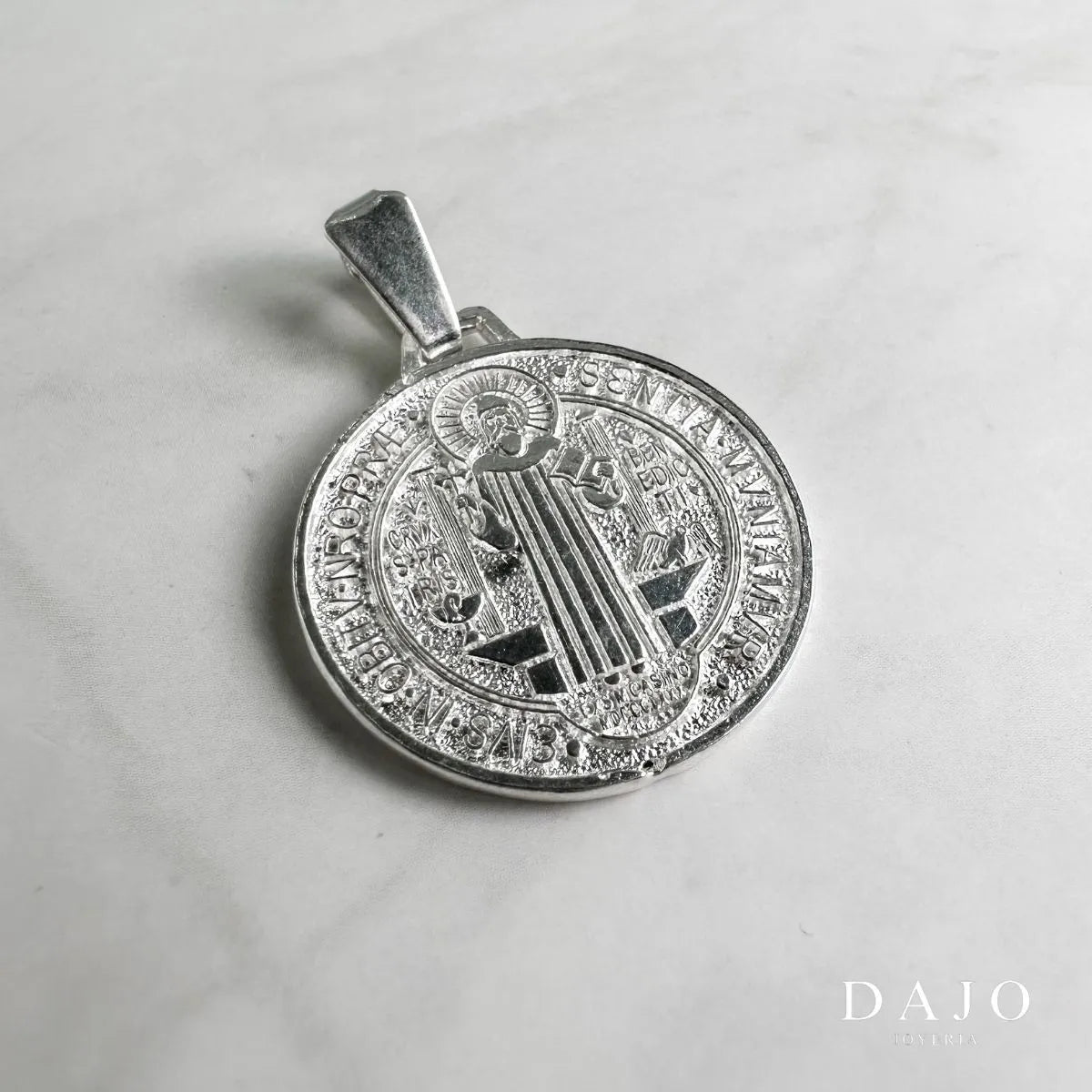 Dije San Benito plata .925, pieza hecha a mano en México | DAJO