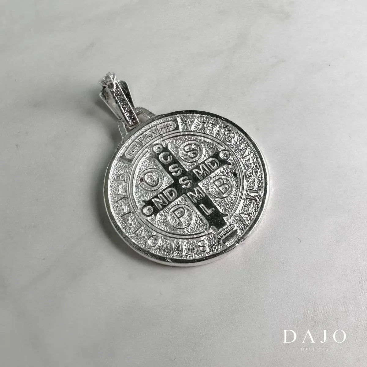 Dije San Benito plata .925, pieza hecha a mano en México | DAJO