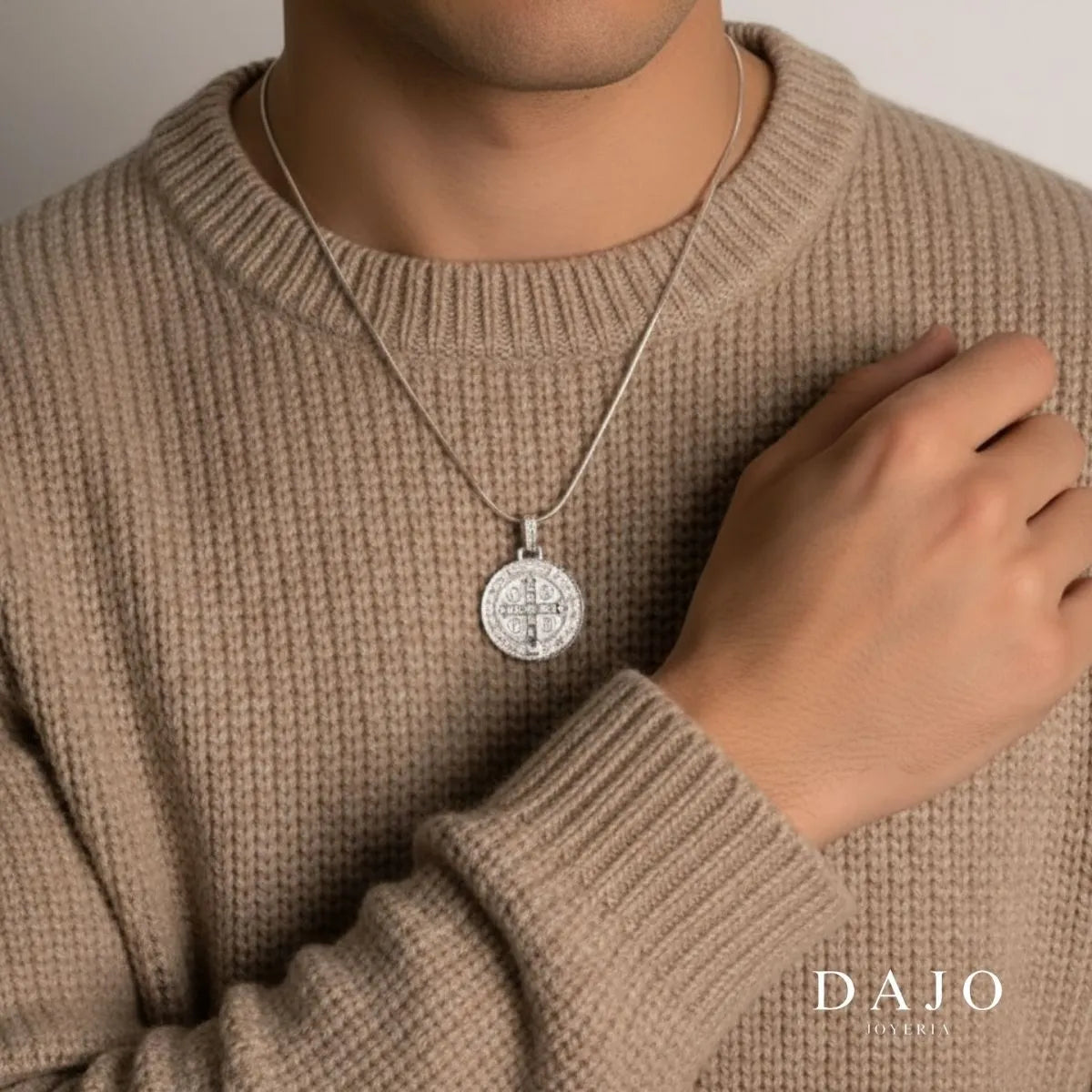 Dije San Benito plata .925, pieza hecha a mano en México | DAJO