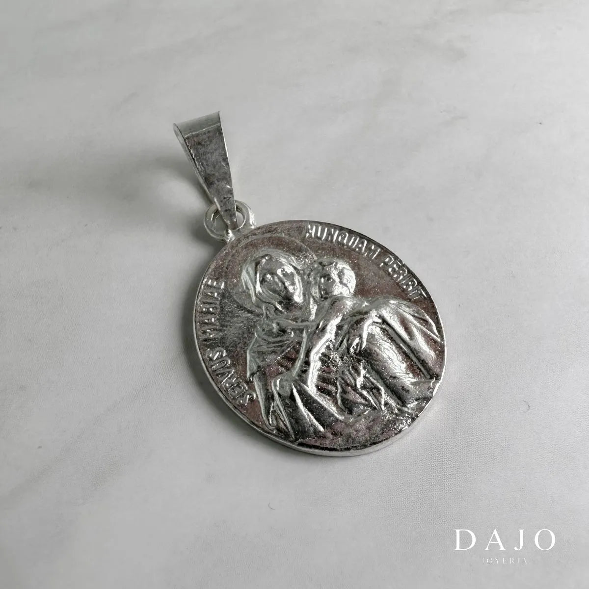 Dije Servus Maria plata .925, pieza hecha a mano en México | DAJO