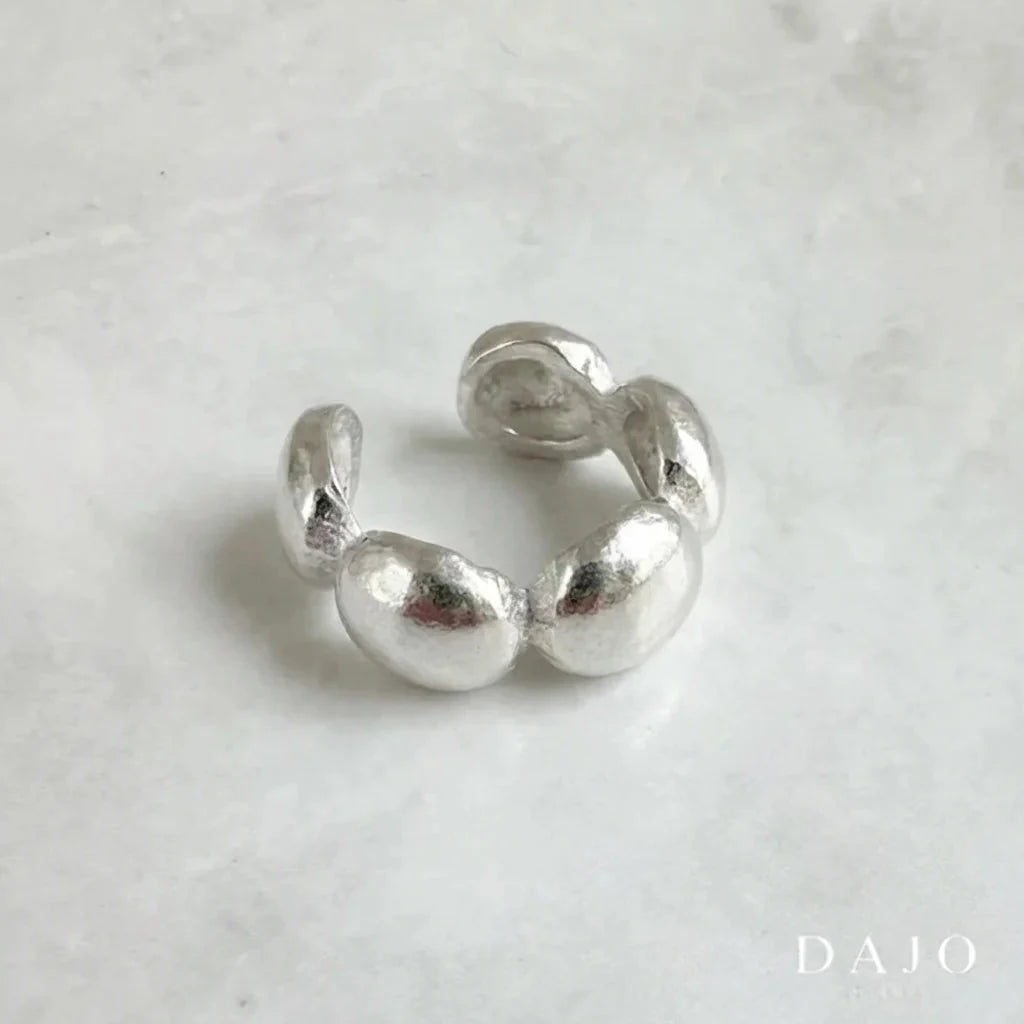Earcuff Bolas plata .925, pieza hecha a mano en México | DAJO