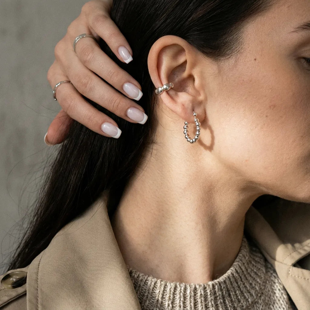 Earcuff Bolas plata .925, pieza hecha a mano en México | DAJO