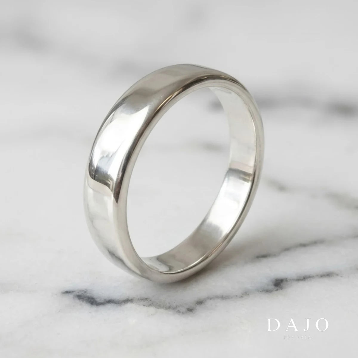 Anillo argolla de 4 mm en plata .925, vista de producto, DAJO Joyería [Plata sin grabado]