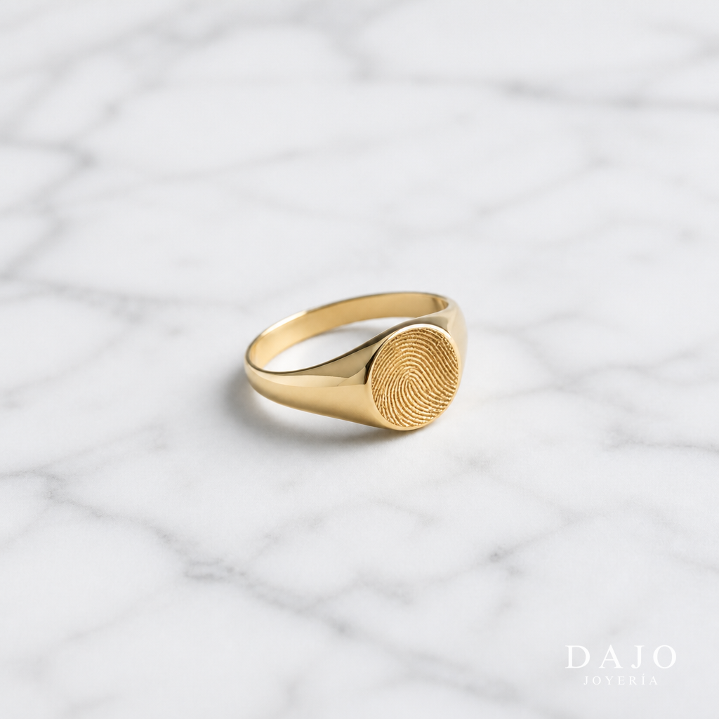 Anillo Huella Circular de oro solido con la huella en relieve - DAJO Joyeria