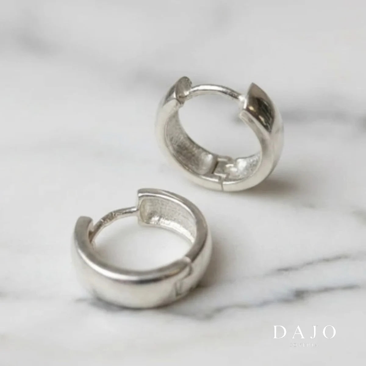 Arete Huggie 1 cm plata .925 - regalo para novia o mama | DAJO Joyeria