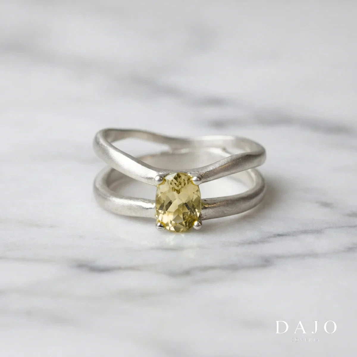 Anillo Birthstone de plata con piedra color citrino, Noviembre