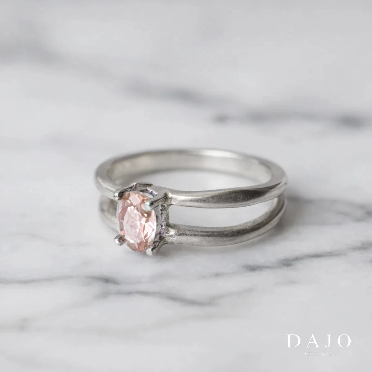 Anillo Birthstone de plata con morganita natural, Octubre