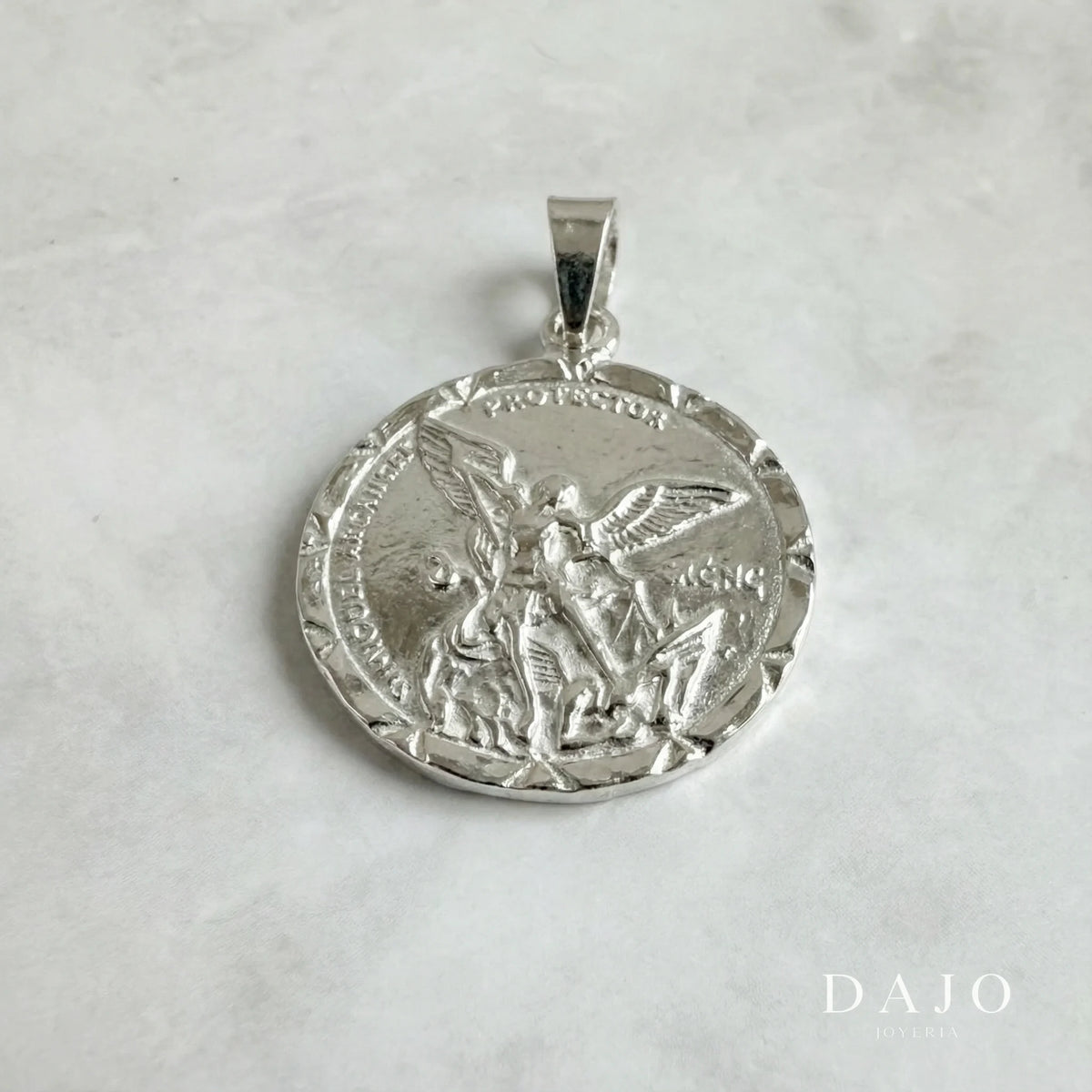 Dije Protect Angelus plata .925, pieza hecha a mano en México | DAJO