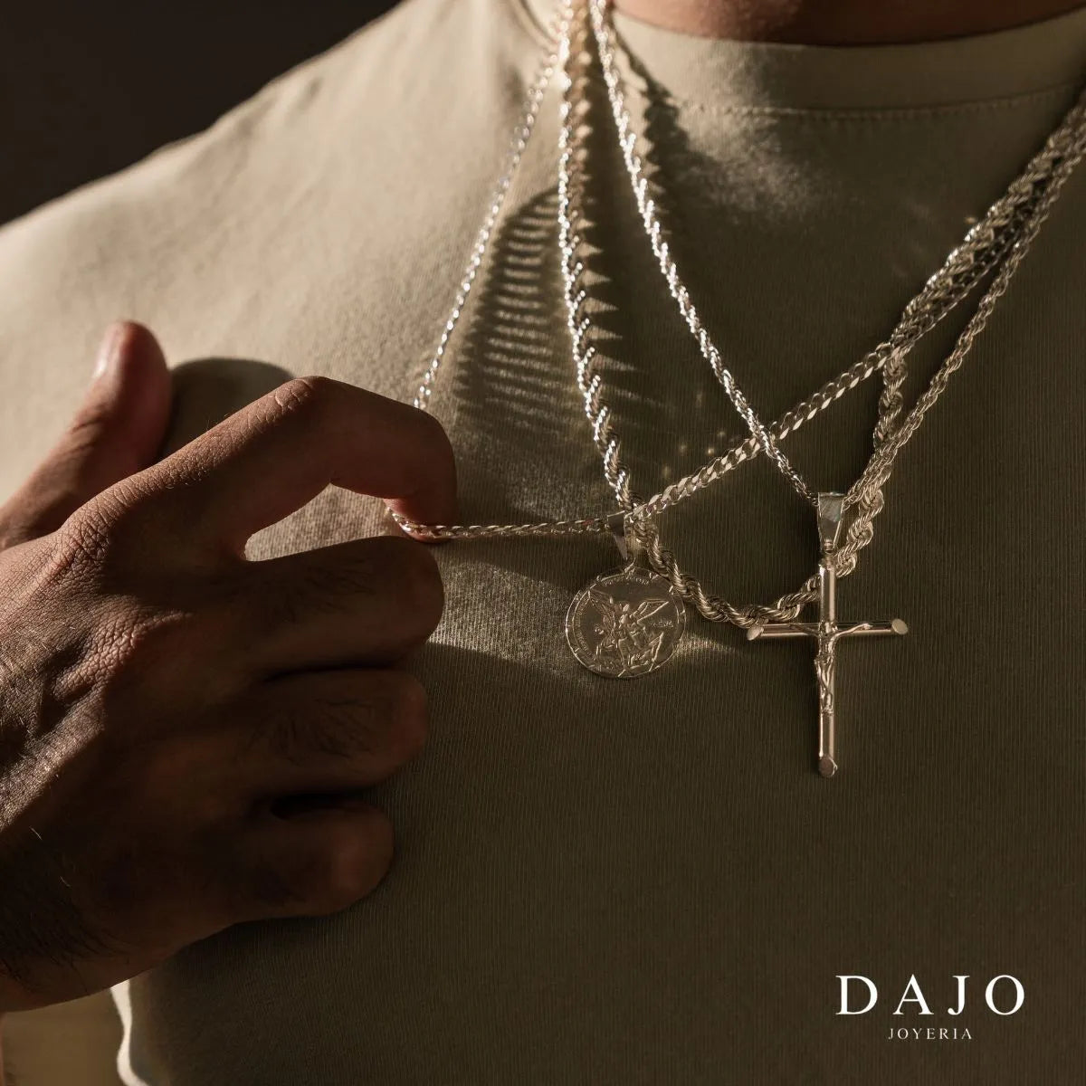 Dije Protect Angelus plata .925, pieza hecha a mano en México | DAJO