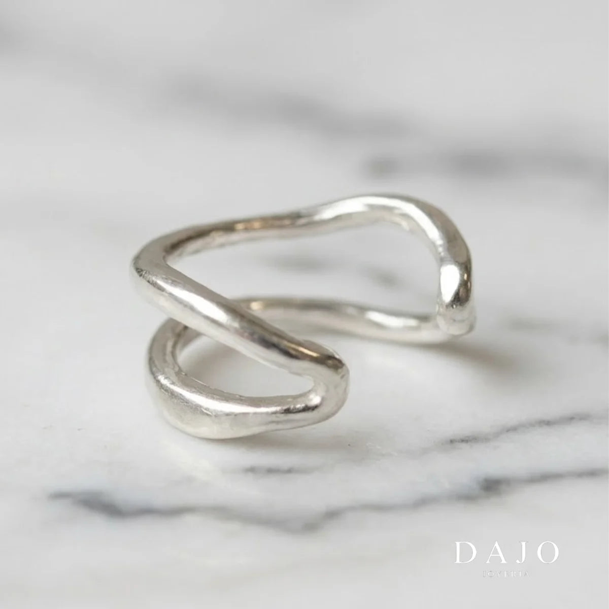 Earcuff Endless plata .925, pieza hecha a mano en México | DAJO