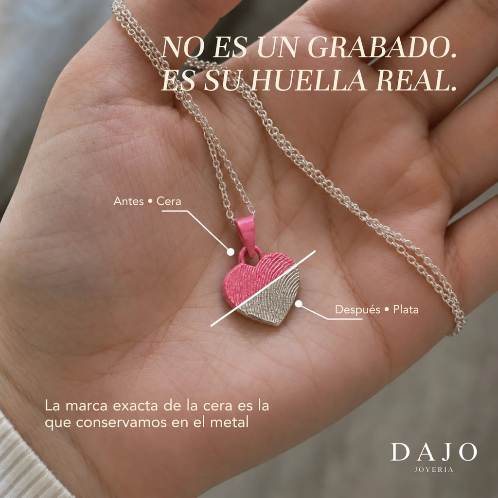 Dije de corazón con huella mitad en cera rosa y mitad en plata: no es un grabado, es su huella real [v2]