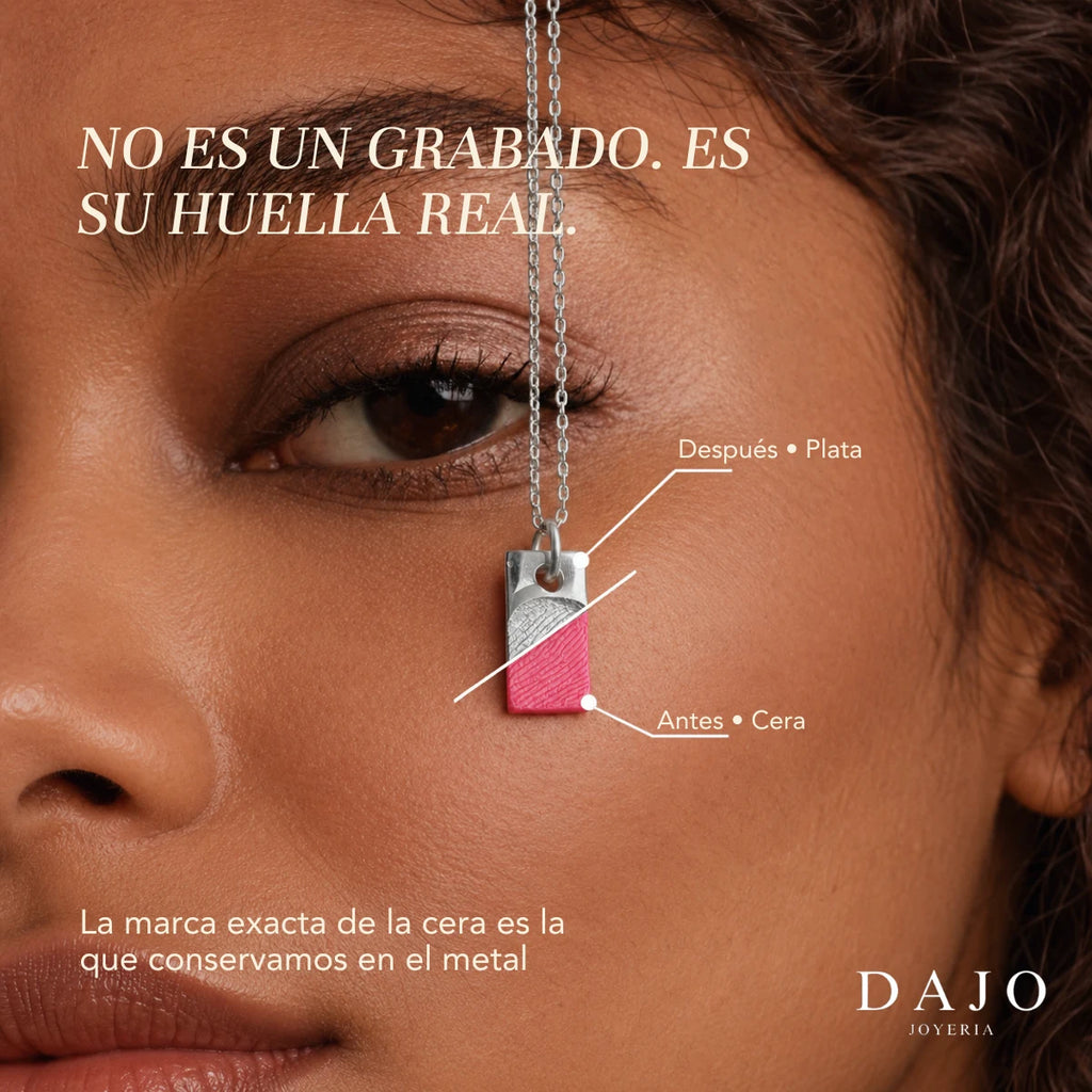 Dije Marco con huella mitad en cera rosa y mitad en plata: no es un grabado, es su huella real [v2]