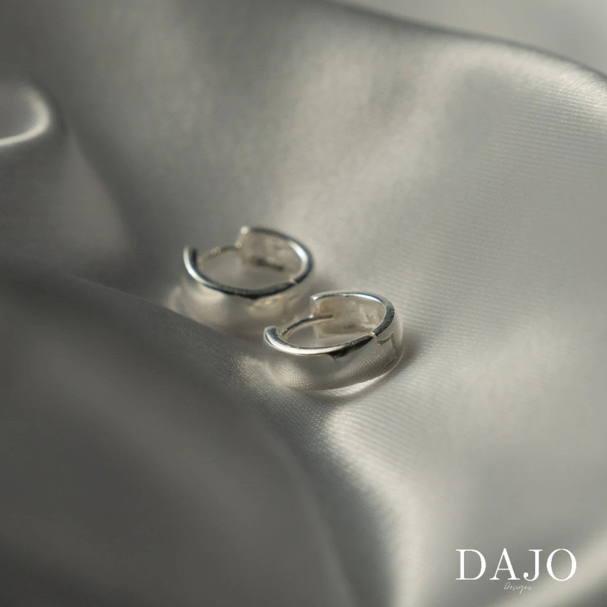 Arete Huggie 1.5 cm plata .925 - regalo para novia o mama | DAJO Joyeria